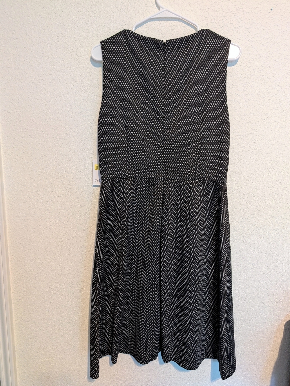 Calvin Klein NWT Black and White Chevron Midi Dress Size 10 Zippered Pockets - Picture 2 of 6